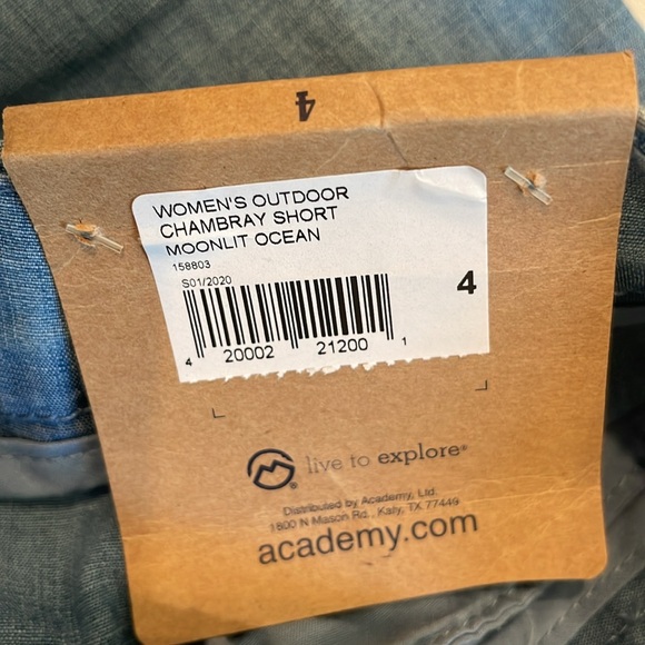 NWT Magellan lightweight, light denim color 4” inseam short. 4 pockets. Size 4 - Picture 5 of 9